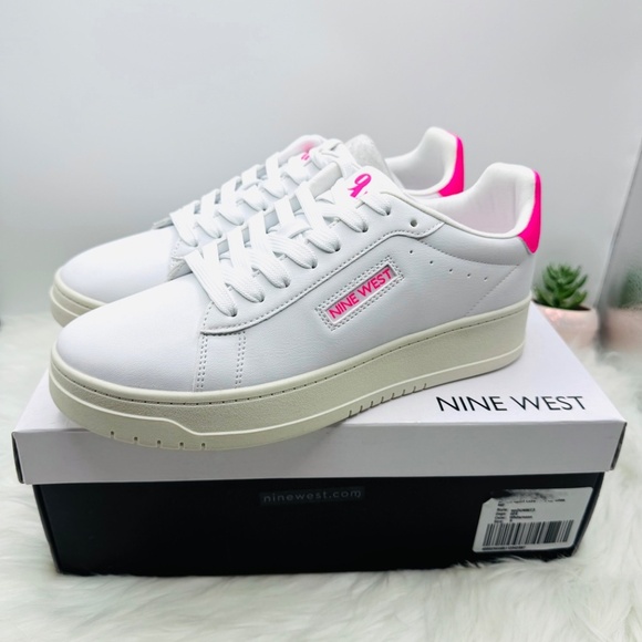 Women's Dunnit Lace-Up Round Toe Casual Sneakers - Picture 3 of 8